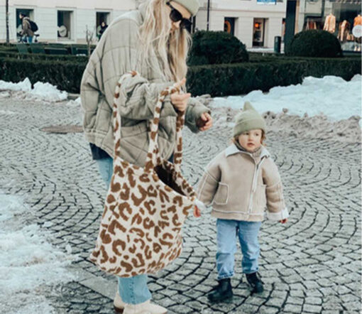 Studio Noos - Mom Bag "Beige Leopard Teddy" – Bild 2