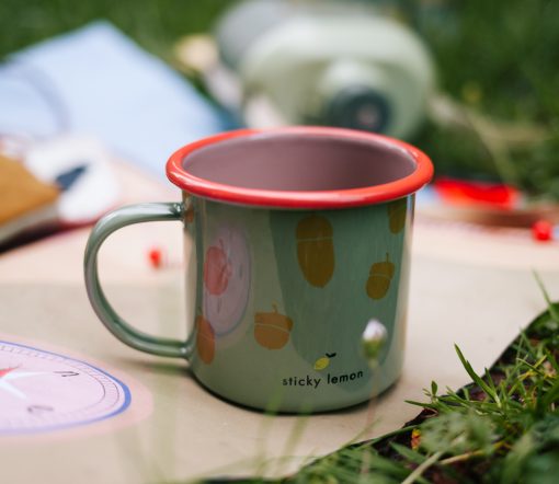 Sticky Lemon - Emailletasse, Acorns, map green