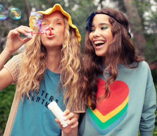 Sisters Department - Sweatshirt, "HEARTS Multicolour", Blue, Biobaumwolle (Gr. S) – Bild 2