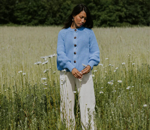 YUKI - Strickjacke Chunky Knit Women, CORNFLOWER, Bio Baumwolle – Bild 2