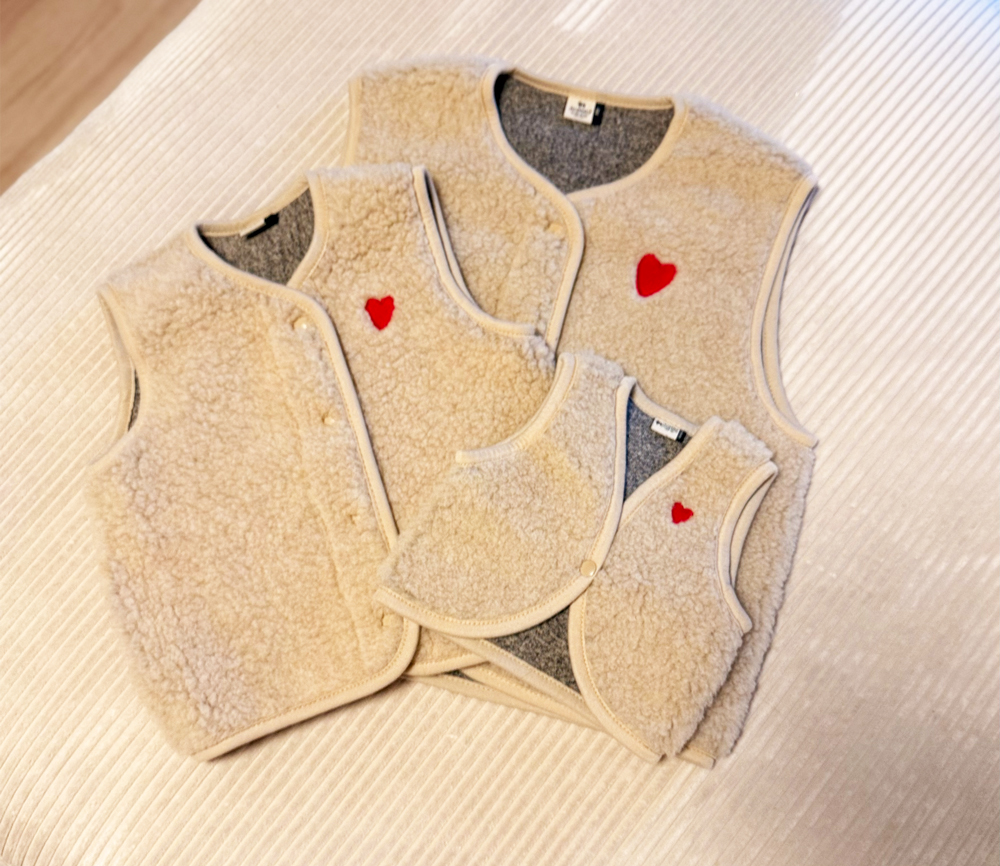 Alwero - Bodywarmer "TYB" Junior, Biowolle, SANDY BROWN mit HERZ, ultra light, SPECIAL EDITION – Bild 2