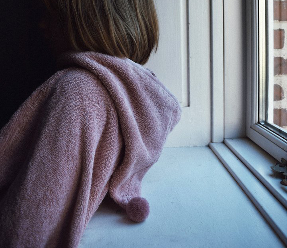 Vanilla Copenhagen - Pom Pom Bade Poncho, Wood Rose, GOTS zertifiziert – Bild 3