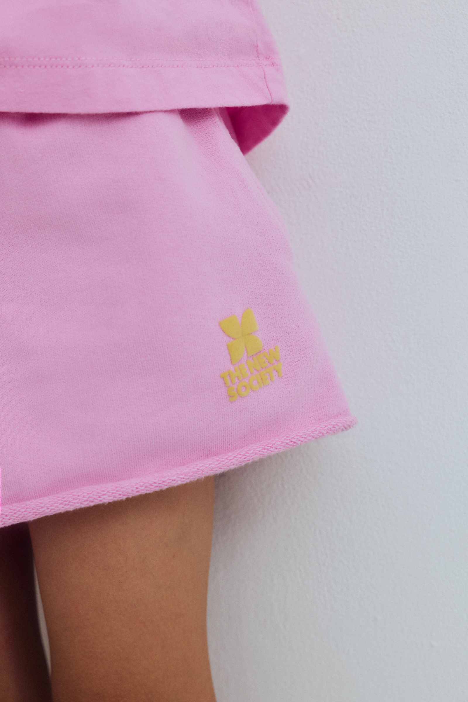 The New Society - TNS Logo Short Pink Lavander – Bild 2