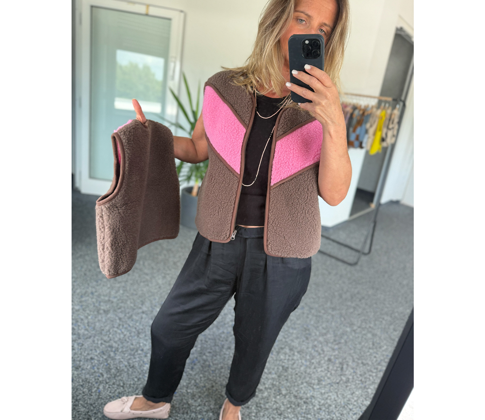 Alwero - Bodywarmer "TIDE" , Merinowolle, Choco Martini/Bubble Gum, ultra light mit Seitentaschen - LIMITED EDITION – Bild 3