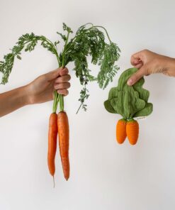 Oli & Carol - Beißhilfe "Cathy the Carrot" Mini aus Naturkautschuk und Musselin – Bild 4