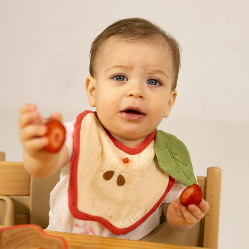 Oli & Carol - Lätzchen "Pepa the Apple" aus Baumwolle – Bild 2