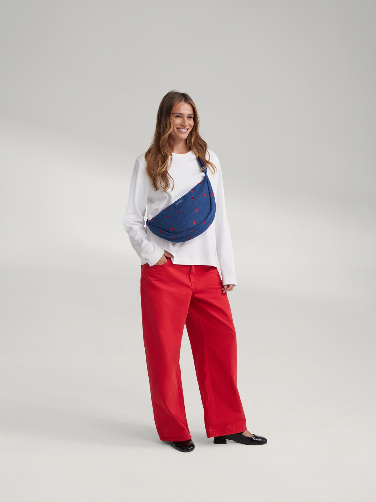 Studio Noos - Bauchtasche Fanny Pack "Dark Denim" Red Hearts – Bild 2